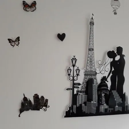 Cozy Central Studio Апартаменты *